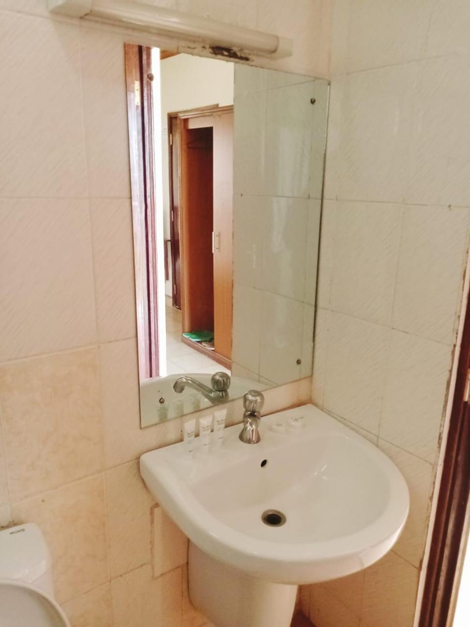 Golden Gates Hotel Thuthuriki Ngoại thất bức ảnh